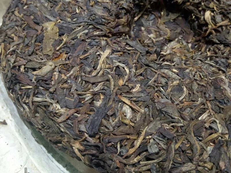 2009年，易武乔木圆茶生茶400克一饼