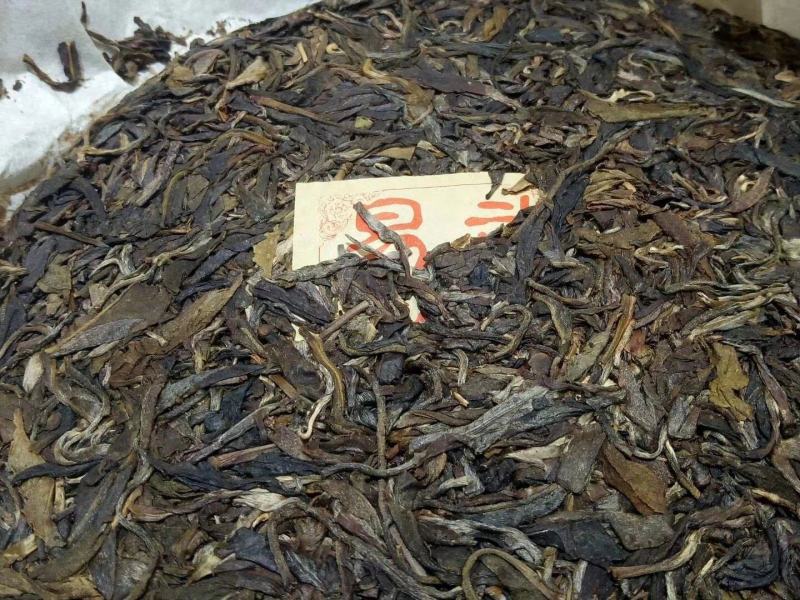 2009年，易武乔木圆茶生茶400克一饼