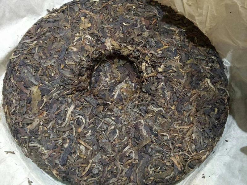 2009年，易武乔木圆茶生茶400克一饼
