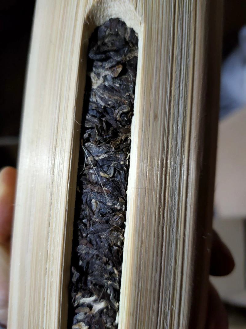 2015年勐库西半山古树竹筒香茶，茶叶净重一公斤一筒