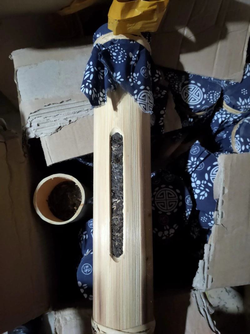2015年勐库西半山古树竹筒香茶，茶叶净重一公斤一筒