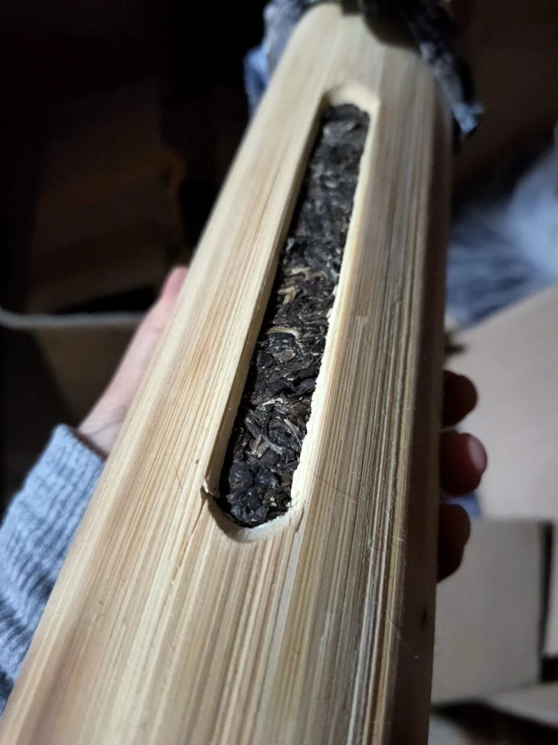 2015年勐库西半山古树竹筒香茶，茶叶净重一公斤一筒