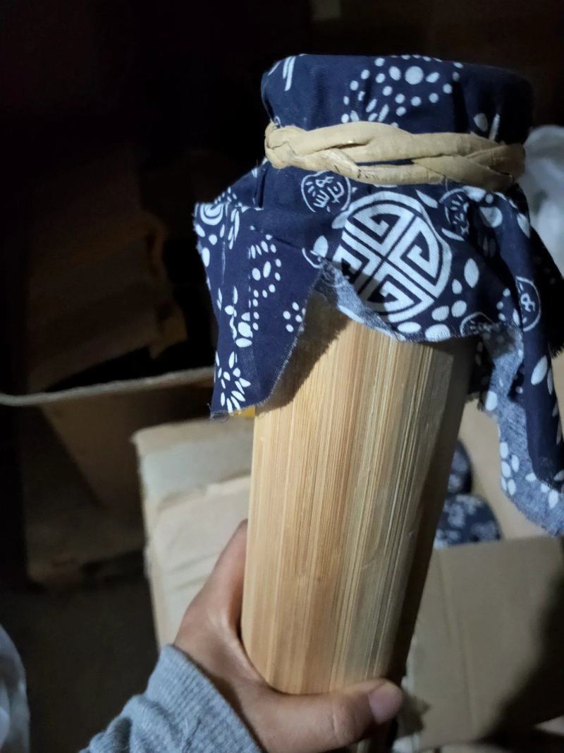 2015年勐库西半山古树竹筒香茶，茶叶净重一公斤一筒