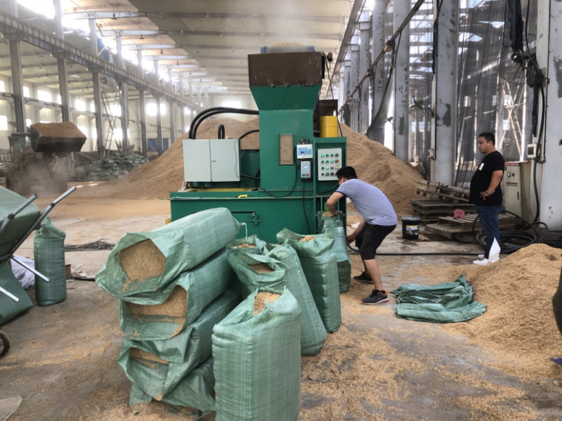 压缩谷壳(稻壳),鸡场垫脚料等