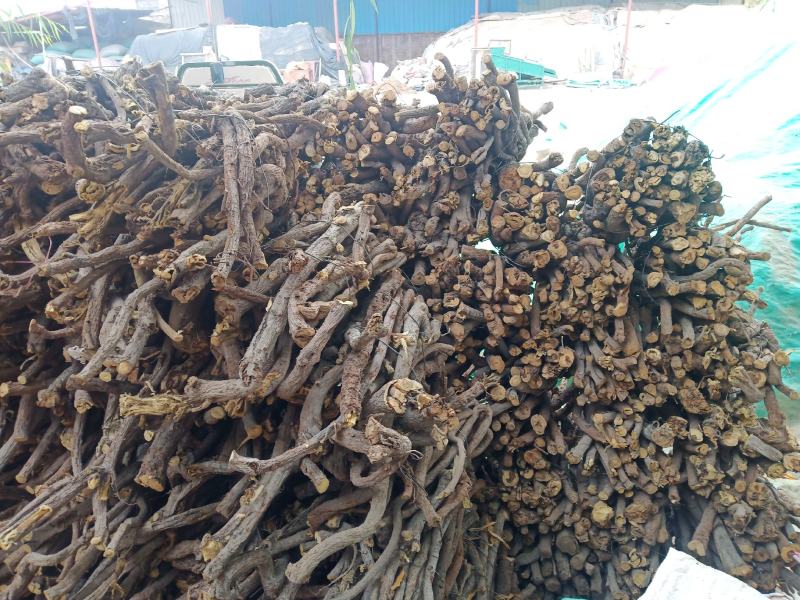 天然野生甘草，个大含量高。