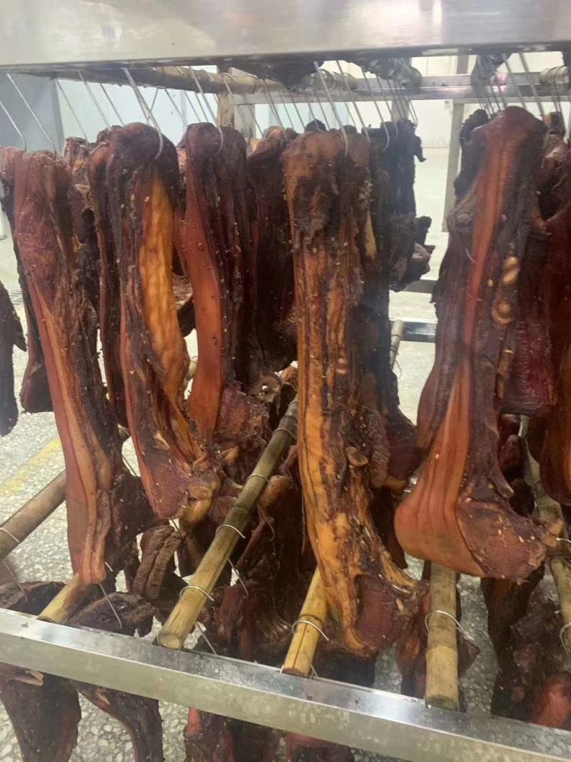 大块肉，牛肉干，猪肉干，鸭风干，腊肉，正宗牛肉。厂家直销