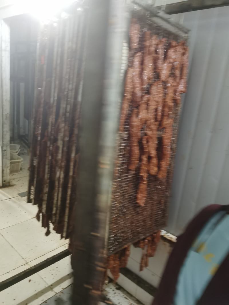 大块肉，牛肉干，猪肉干，鸭风干，腊肉，正宗牛肉。厂家直销