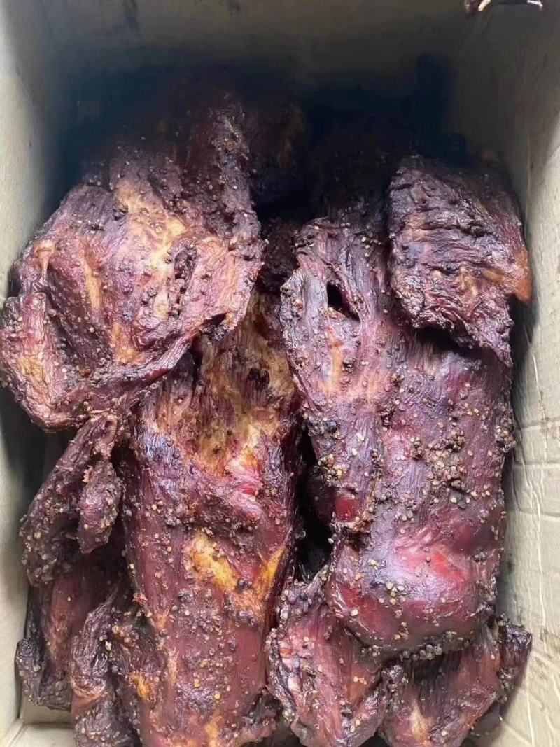 大块肉，牛肉干，猪肉干，鸭风干，腊肉，正宗牛肉。厂家直销