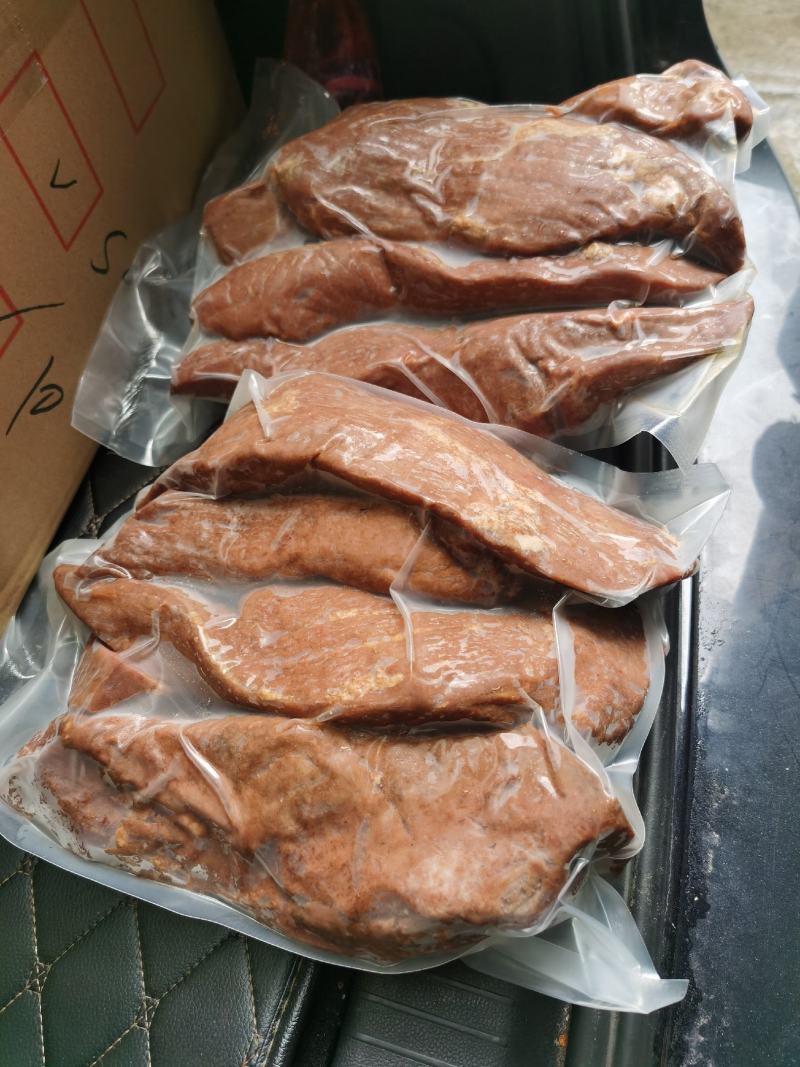 大块肉，牛肉干，猪肉干，鸭风干，腊肉，正宗牛肉。厂家直销