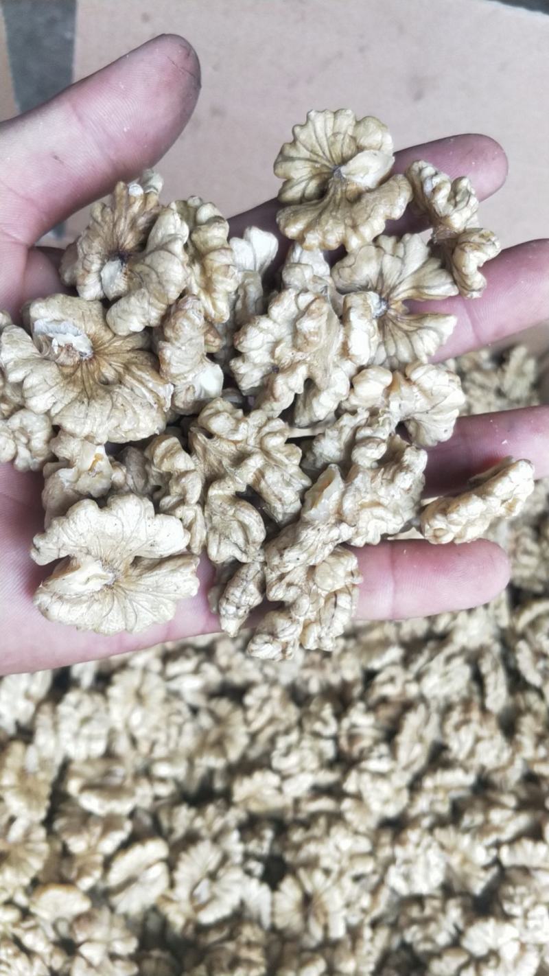 大泡核桃，清水冲洗，蒸汽吹干，洁净卫生，天然生态食品。