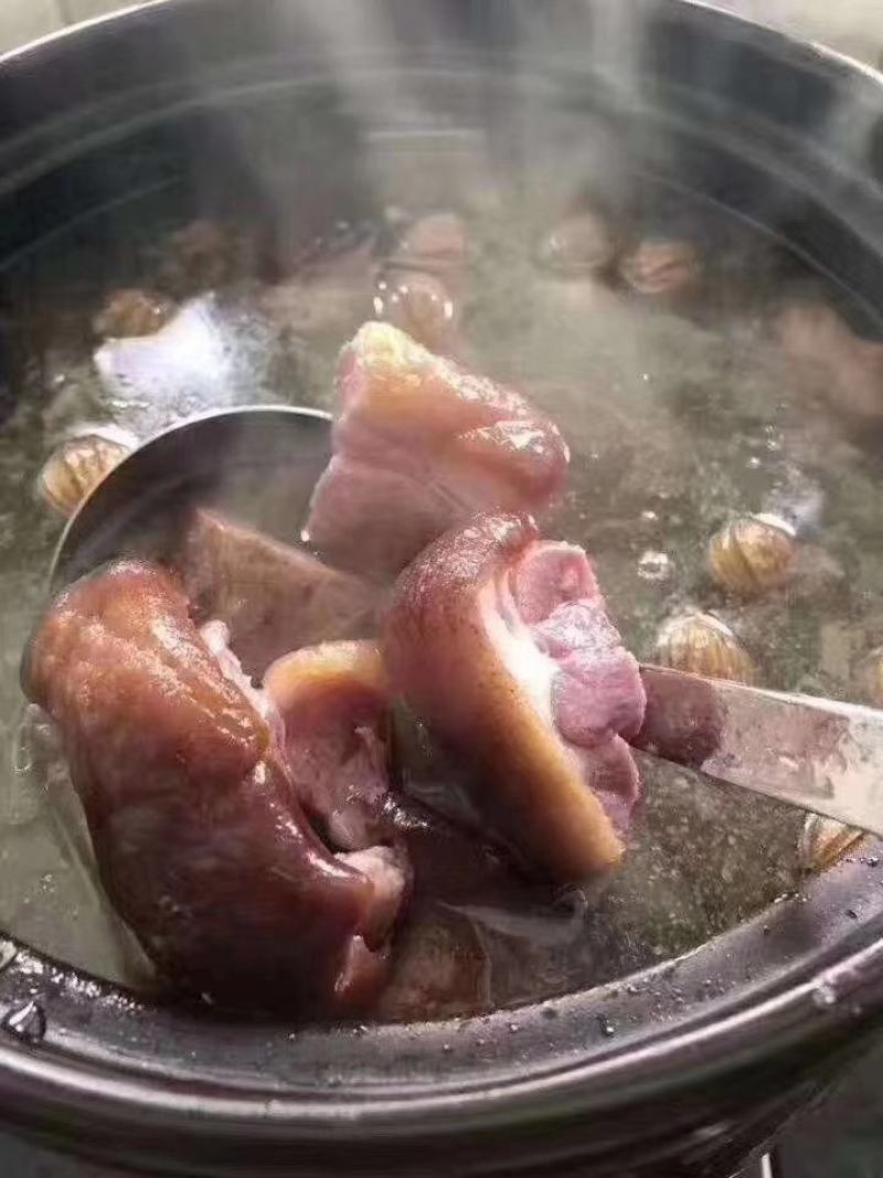 腊猪脚，干度好，质量保证，一手货源，价格便宜，需要的联系