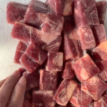 牛肉粒不碎不散瘦度高现货供应烧烤必备