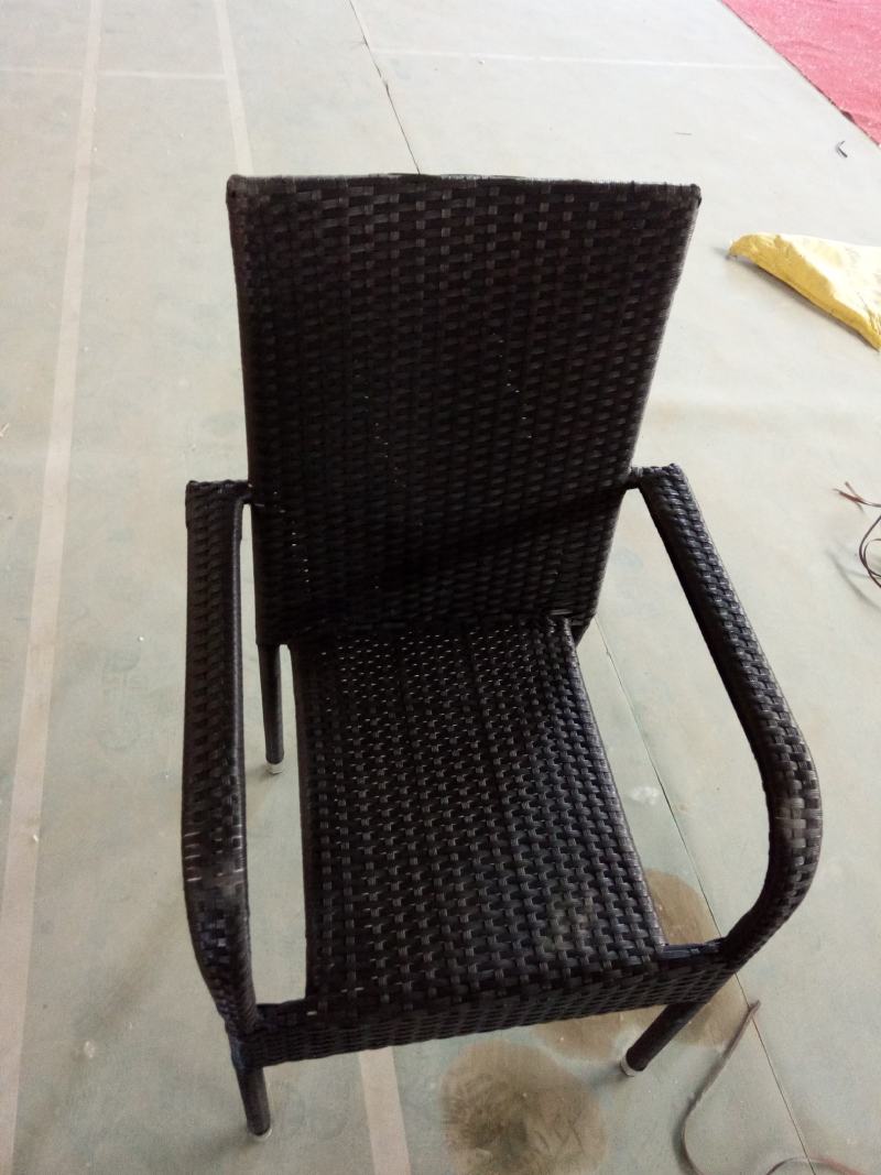 纯手工编制藤椅，无缝镀锌钢管骨架，环保材料仿制藤条
