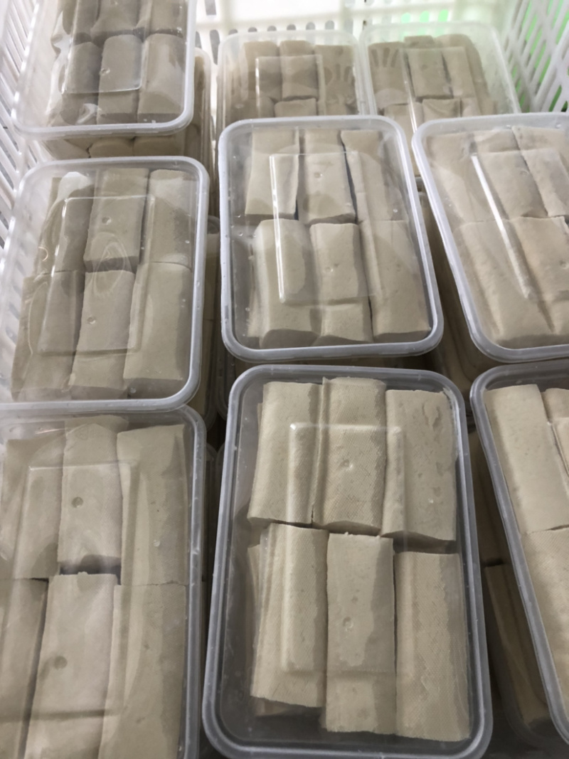云南红河州石屏特产爆浆小豆腐，可油炸，可以烧烤