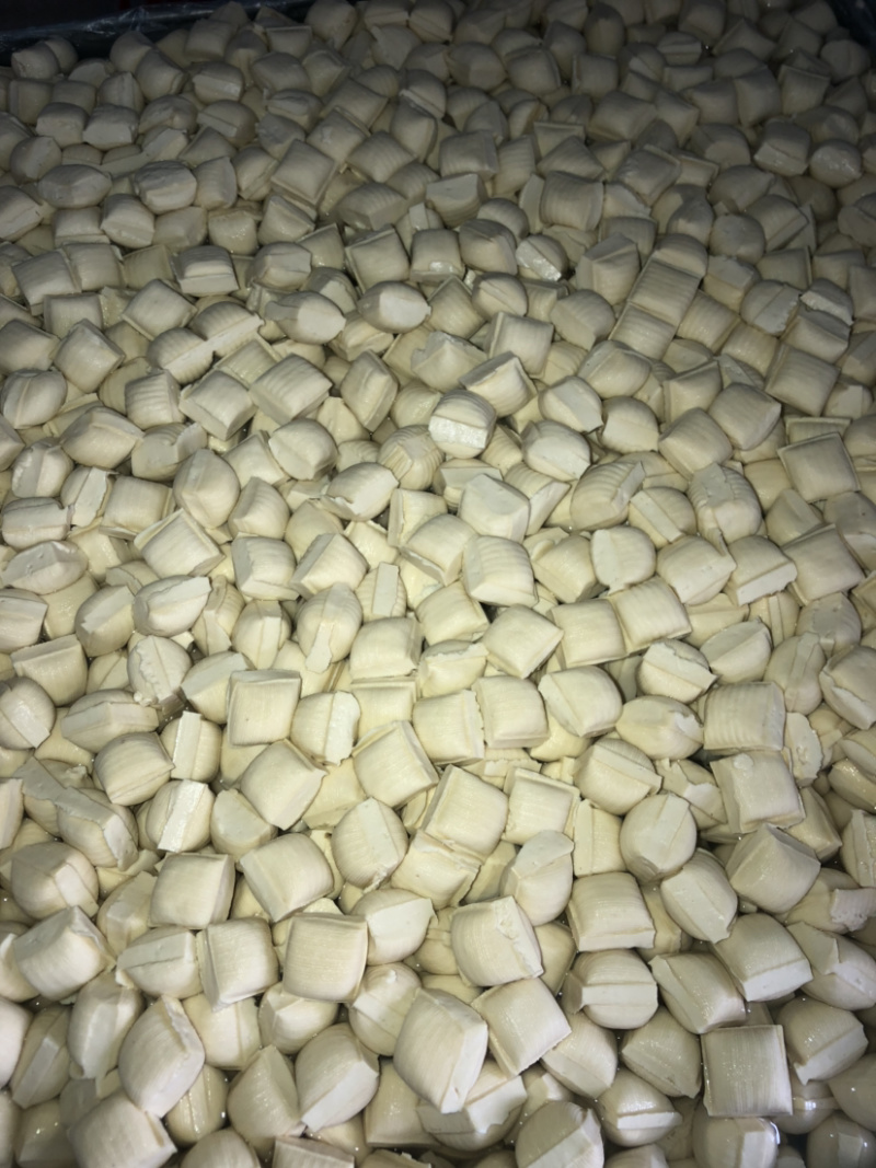 云南红河州石屏特产爆浆小豆腐，可油炸，可以烧烤