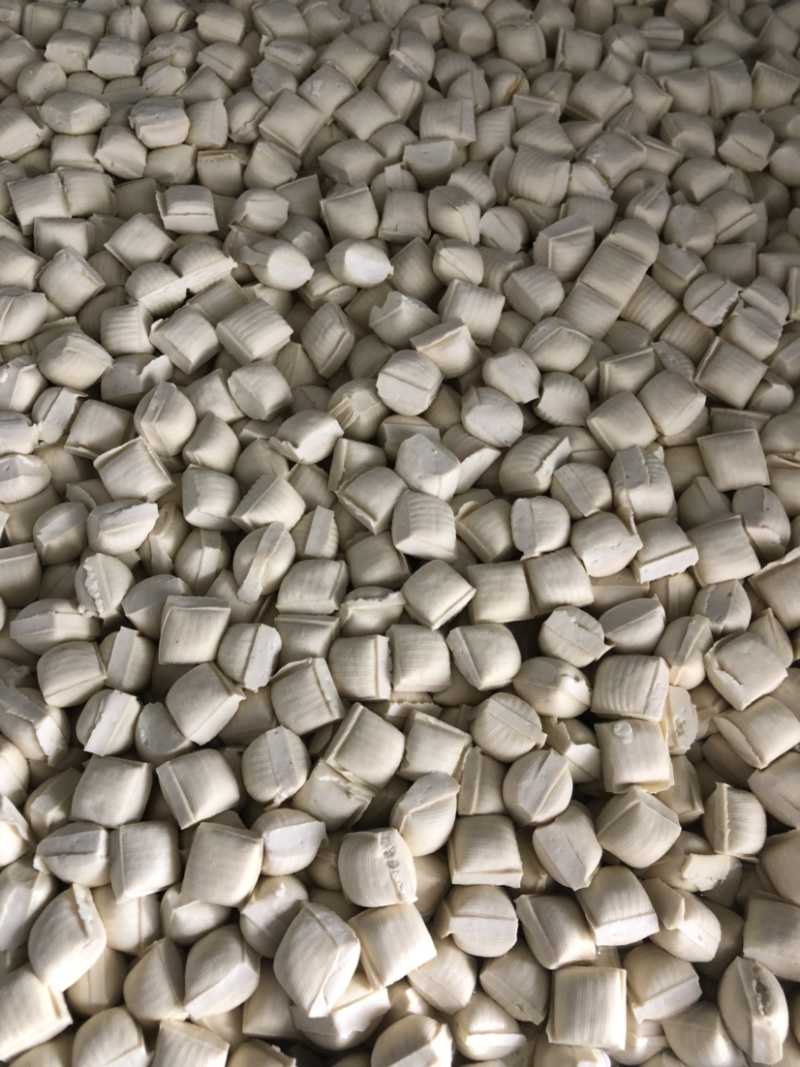 云南红河州石屏特产爆浆小豆腐，可油炸，可以烧烤