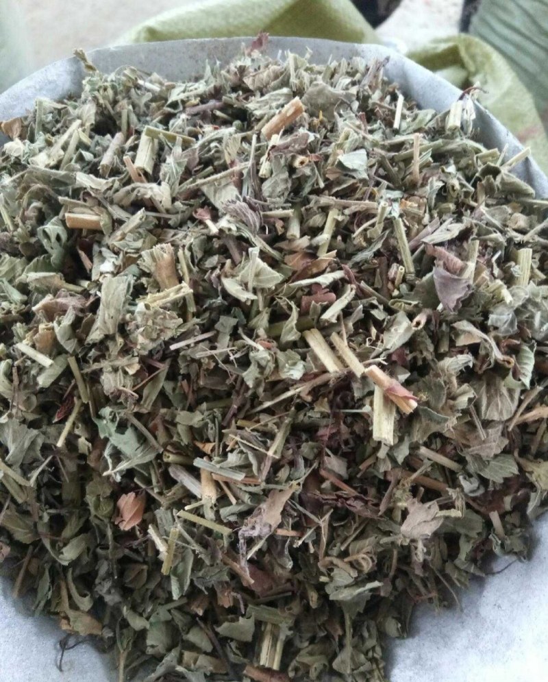 仙鹤草别名龙芽草、脱力草、狼牙草、金顶龙牙、黄龙尾