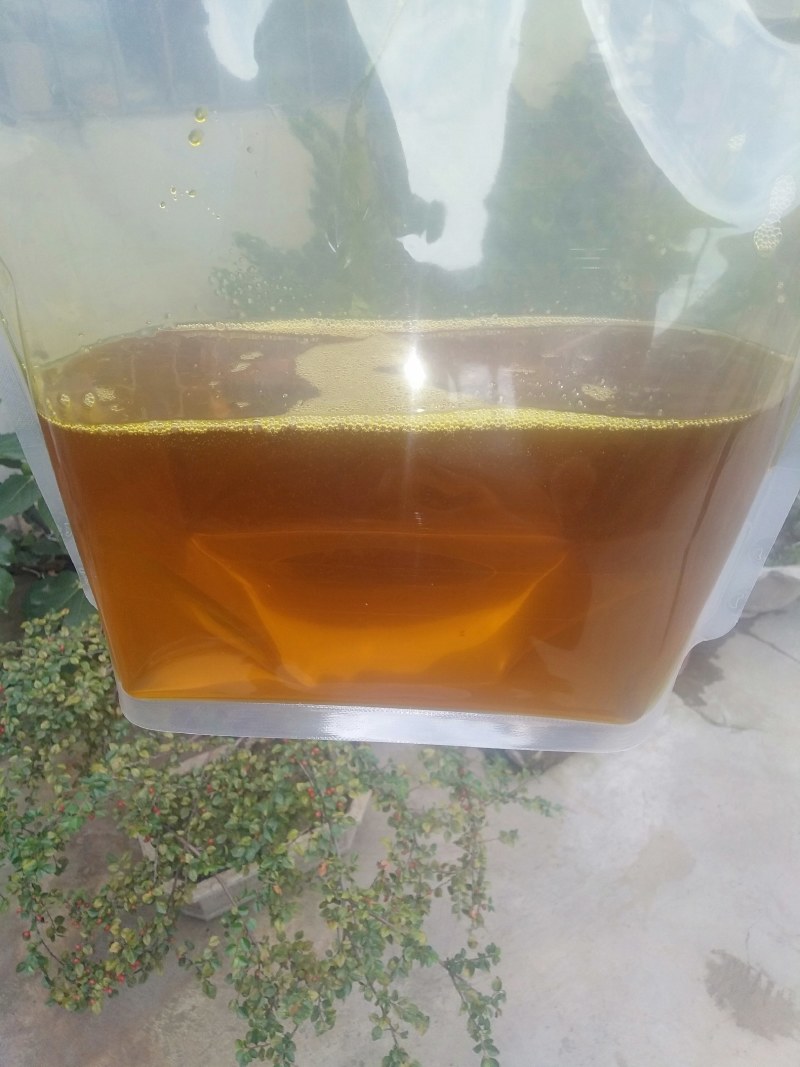 原味当地冬菜籽油，味道香，用物理冷压榨法。