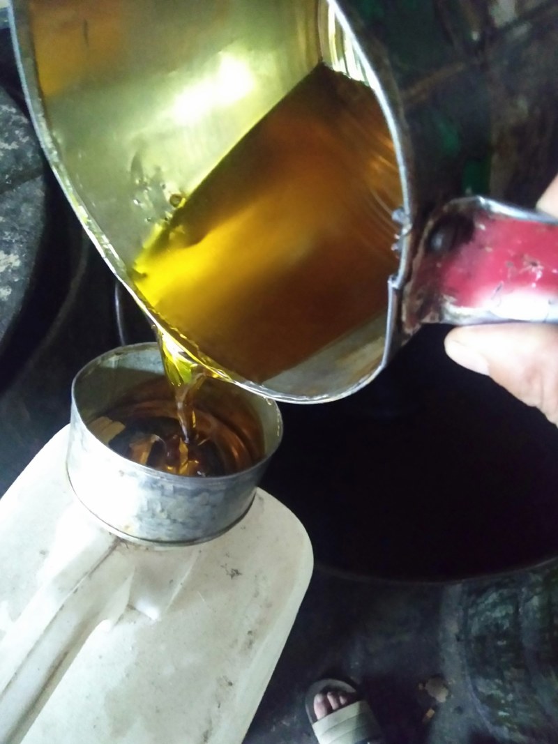 原味当地冬菜籽油，味道香，用物理冷压榨法。