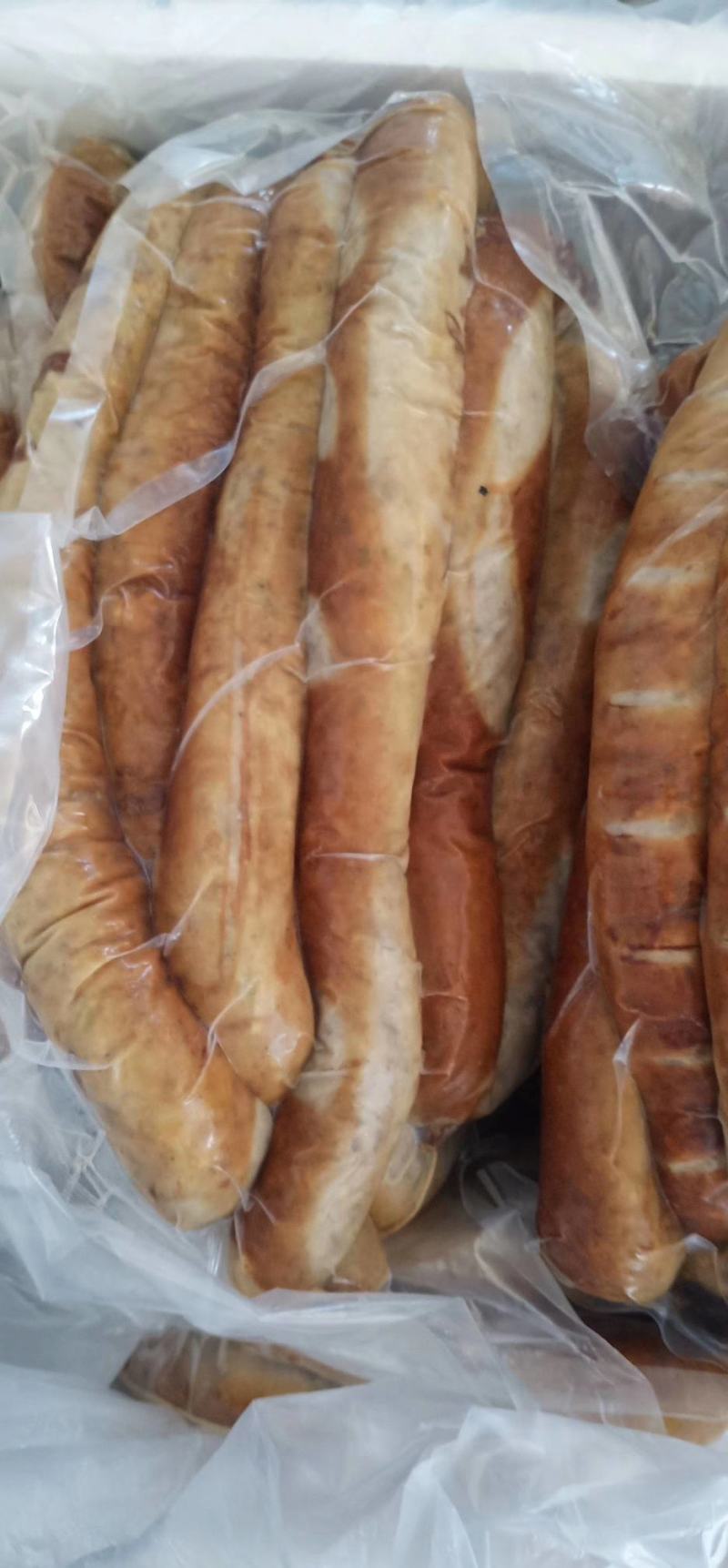 熏驴肠，自家熟制品加工厂加工，口感美味，色泽金黄