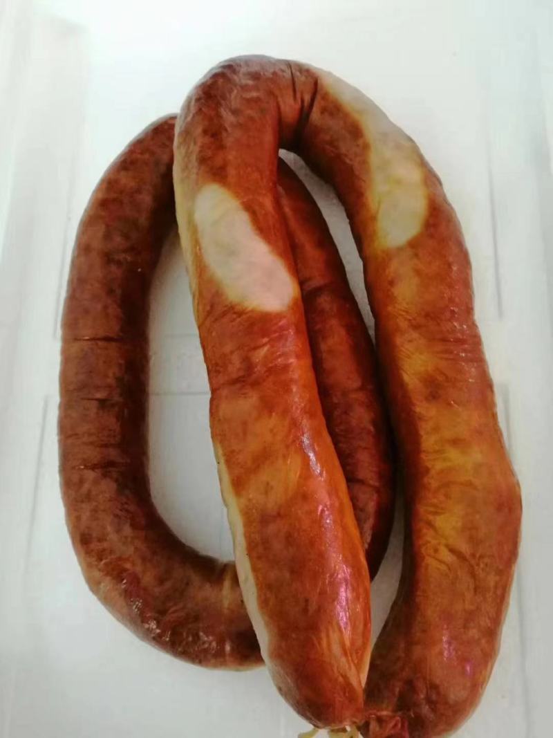 熏驴肠，自家熟制品加工厂加工，口感美味，色泽金黄