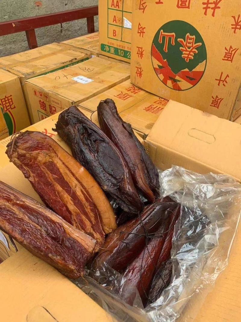 江湖地摊热卖四川农家烟熏腊肉地摊腊火爆热卖