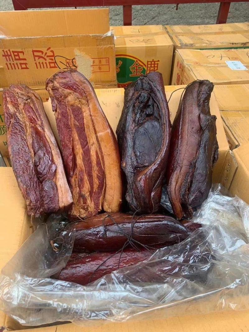 江湖地摊热卖四川农家烟熏腊肉地摊腊火爆热卖