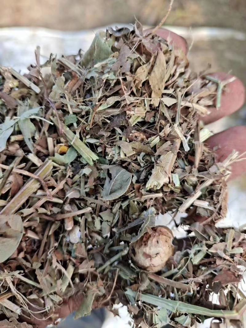 厂里大量现货销售优质花生秧，货源充足，加工精细，价格实惠