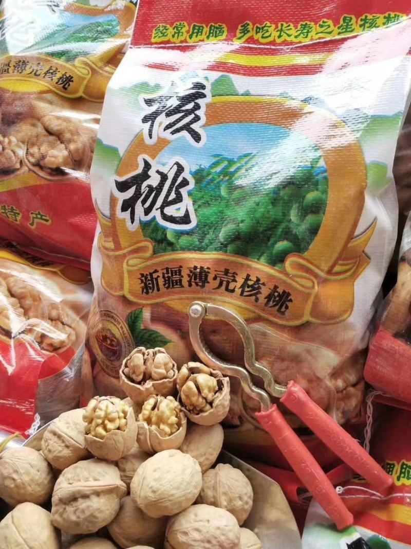 新疆正宗薄皮核桃，原产地收货！量大从优！颗颗精挑细选！