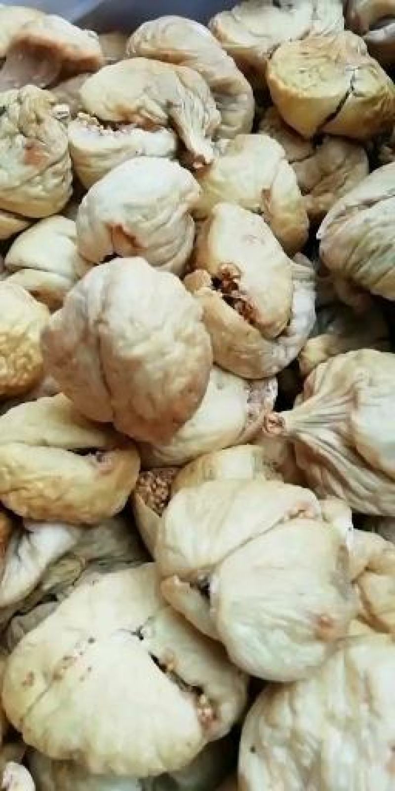 新疆大无花果干，个头大，籽多，甜，回口带一点点酸味。