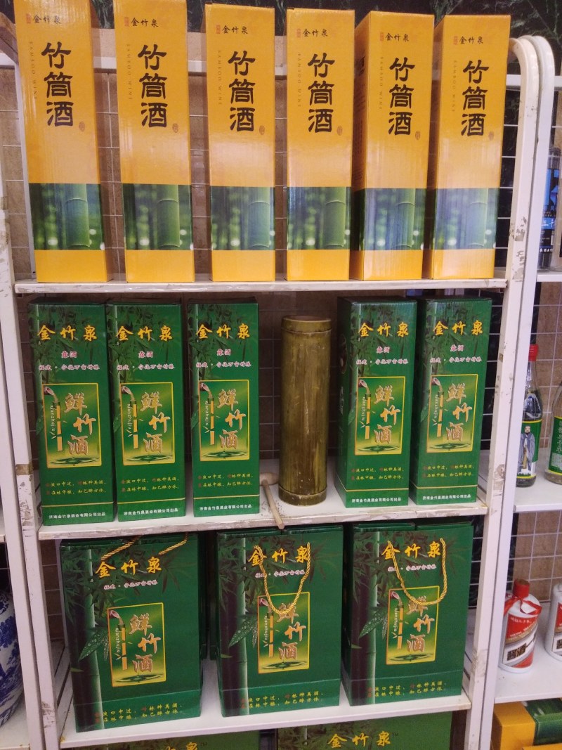 竹筒酒生产厂家大量批发52度一箱六瓶三个手提袋