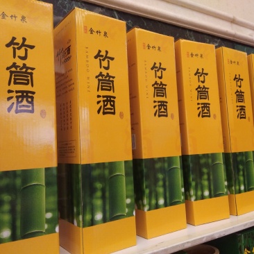 竹筒酒生产厂家大量批发52度一箱六瓶三个手提袋