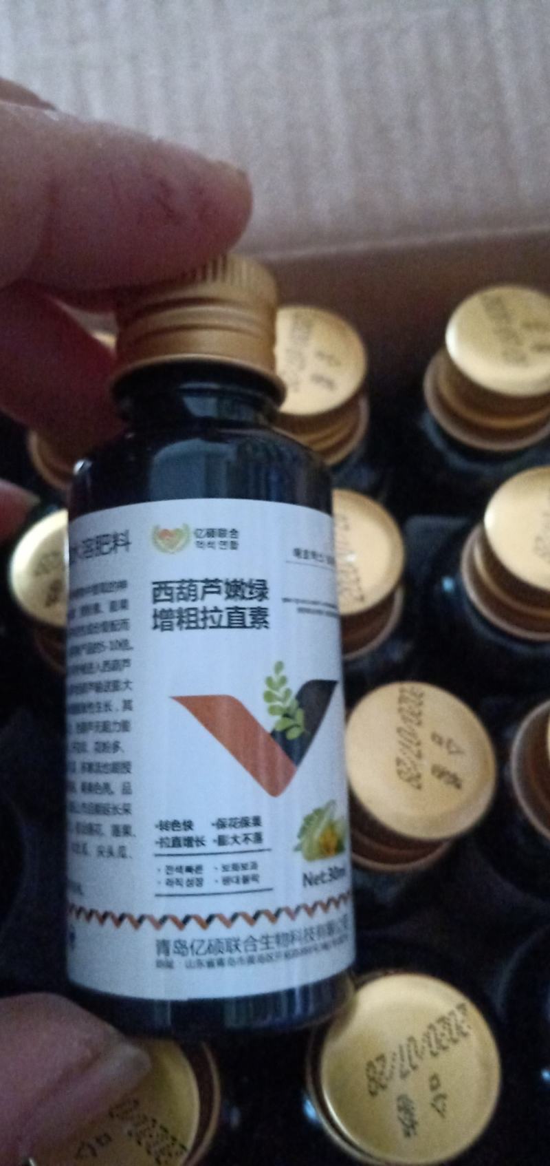 西葫芦膨大拉长，嫩绿增，粗增长拉，直膨，大剂