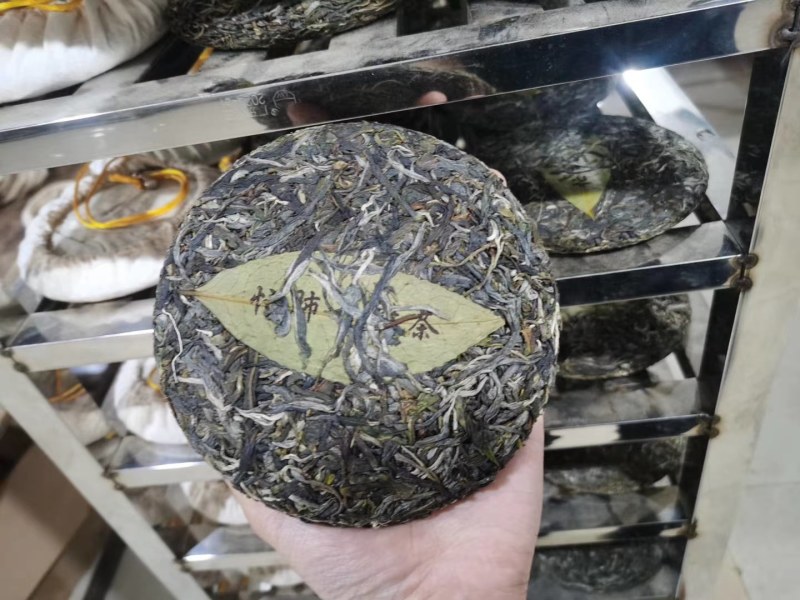 古树红茶滇红千年古树茶乌龙茶