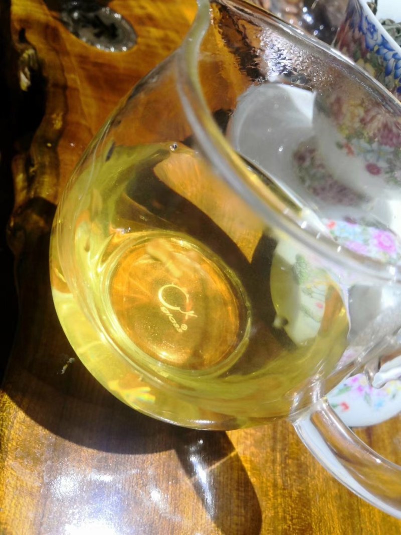 古树红茶滇红千年古树茶乌龙茶