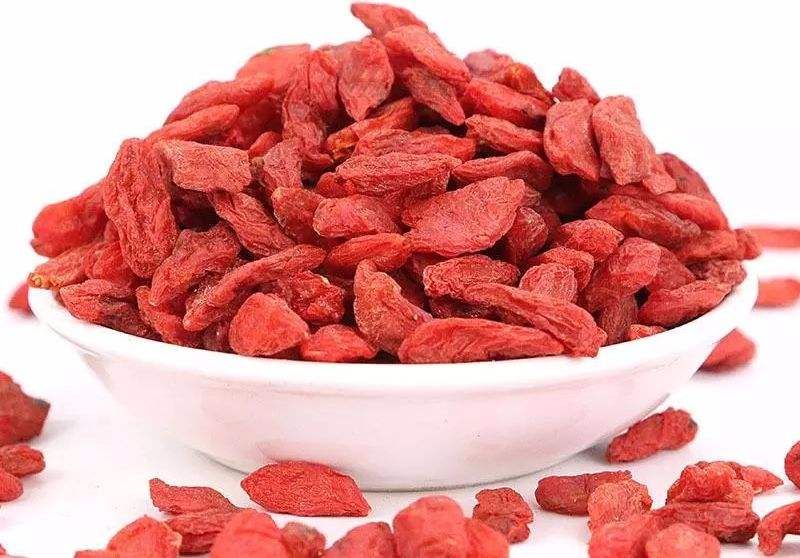 银耳白梨冰糖搭配枸杞红枣的成品图