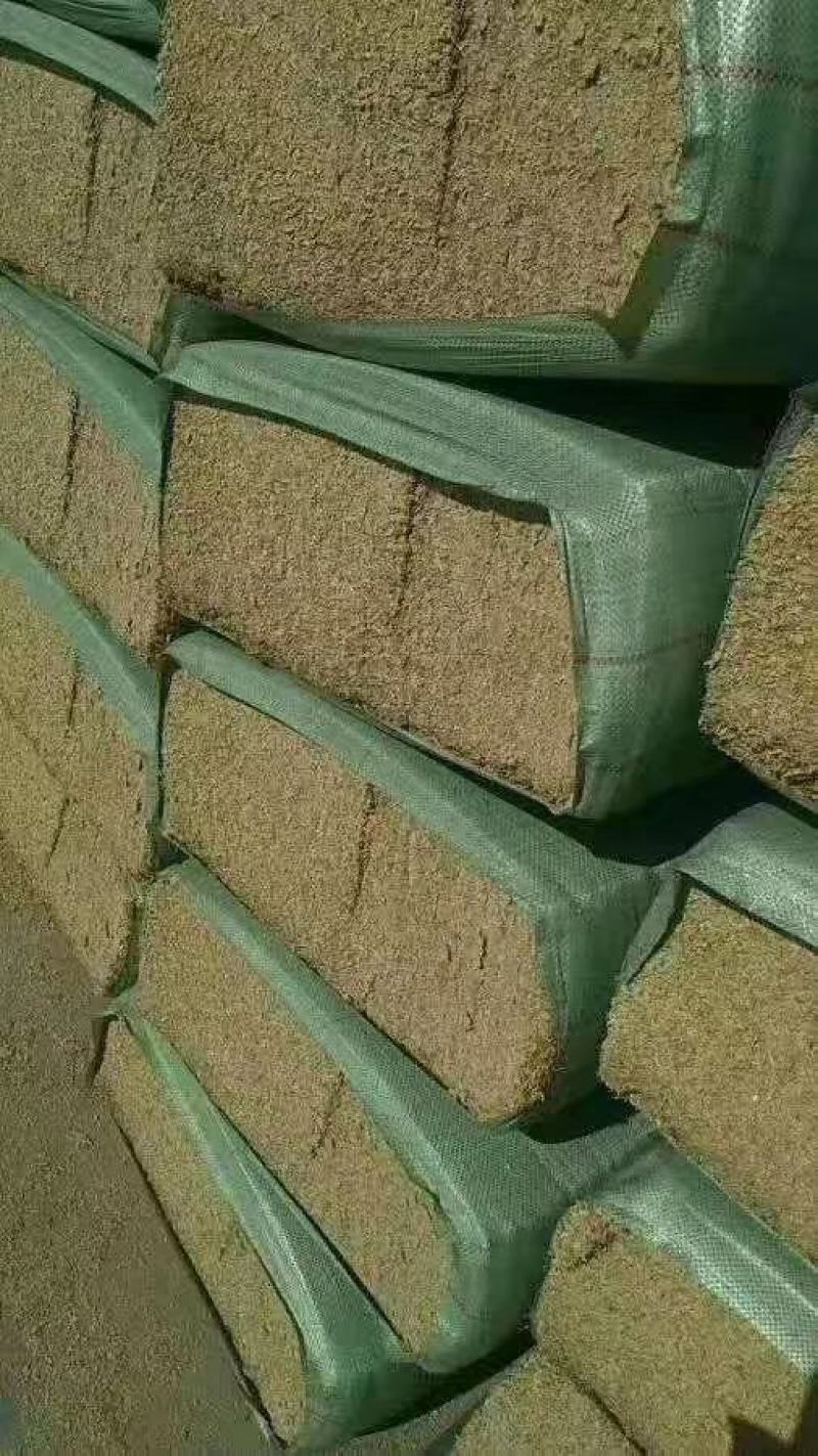 大量出售压缩稻壳。有需要的联系我。