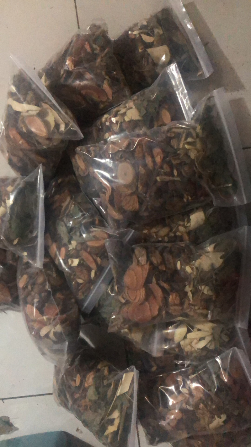 杜仲风流果金樱子回春草等药材男人泡酒料