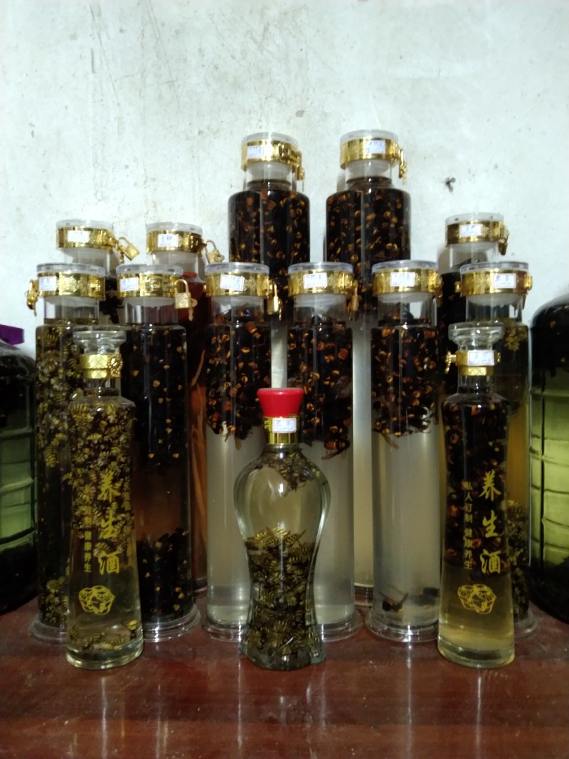 虎头蜂纯野生活蜂视频挑货