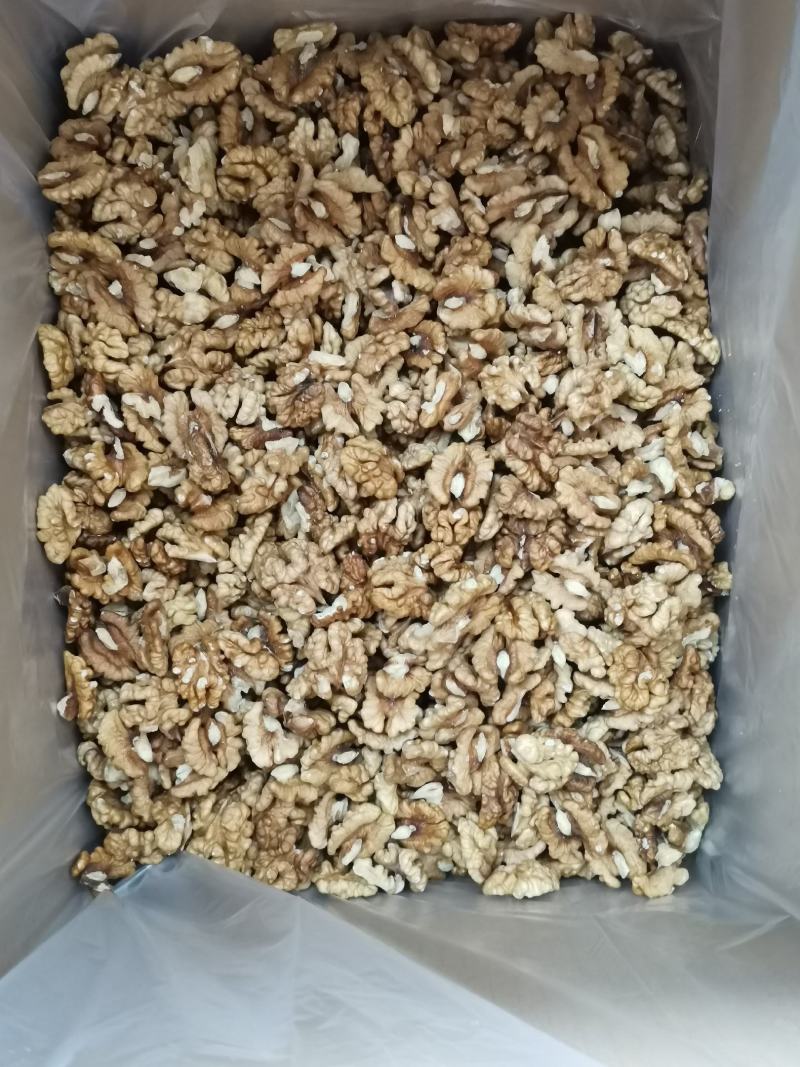 新疆核桃仁一二三路尖白普白黄仁黑仁都有，自己加工