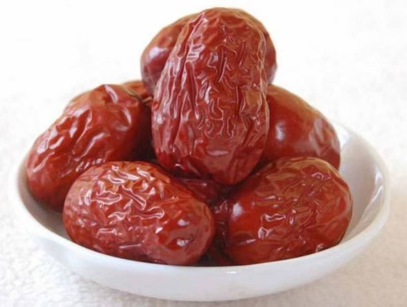 红枣营养成分图示,展示其维生素C、膳食纤维、糖分等分布 红枣营养成分图