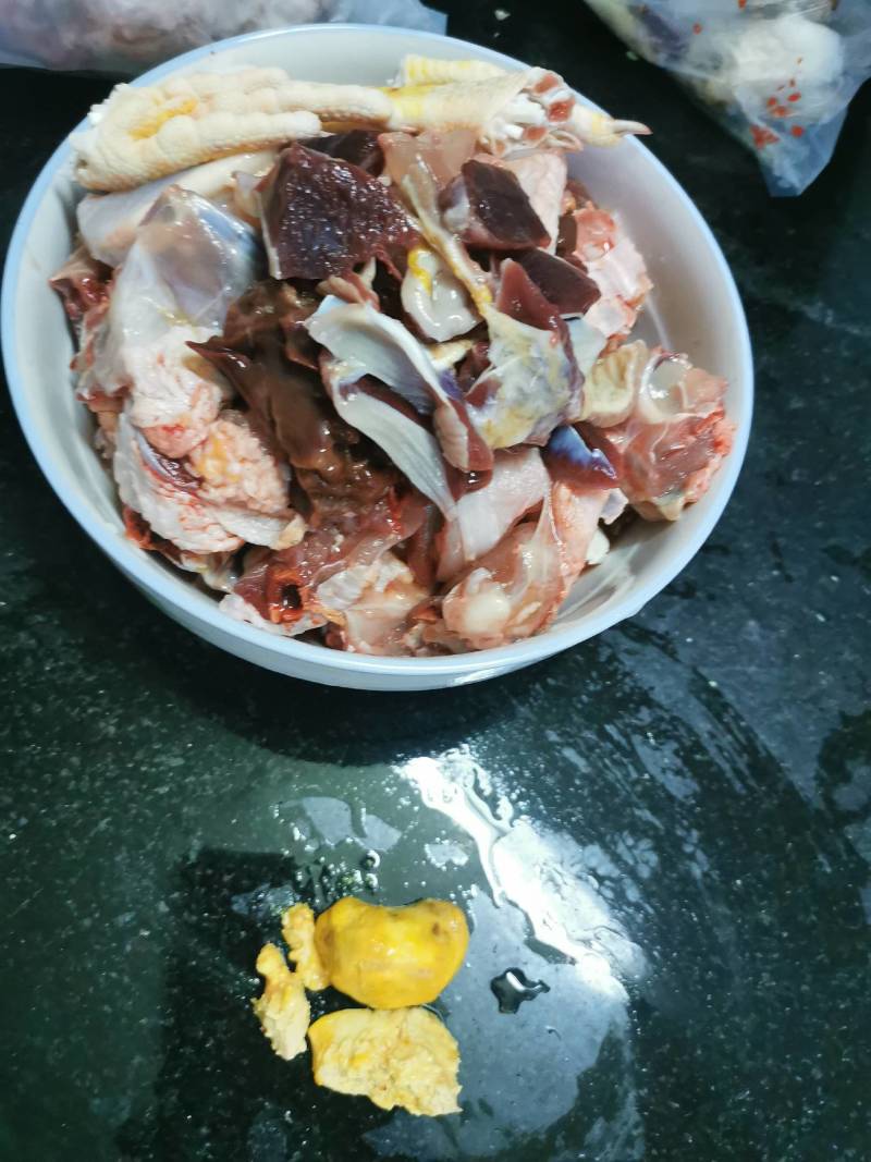 鸡宝出售，养殖了三年的公鸡杀出来的，风干一股淡淡的清香味