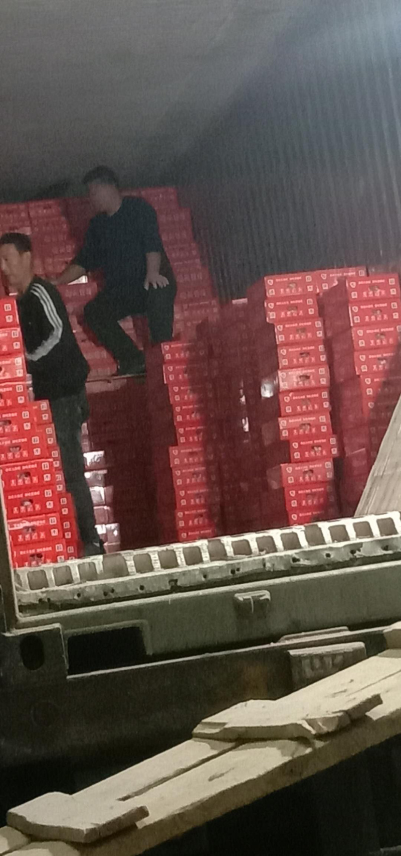 万亩新疆红提，5斤礼品盒包装，大量有货