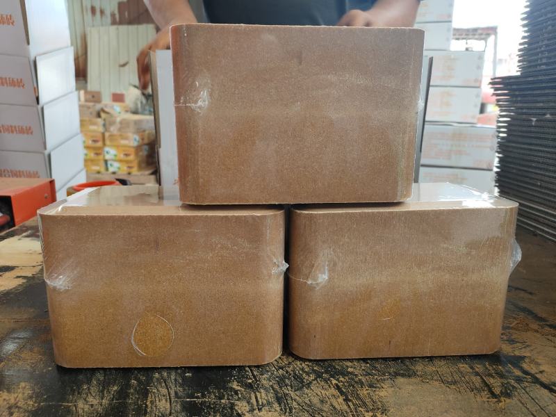 欢蓄高端产品牛羊舔砖，安企业标准生产新设备1000吨压力