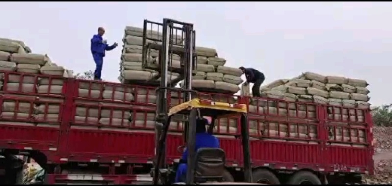 玉米芯颗粒压块，玉米芯颗粒。诚招各省市经销商，