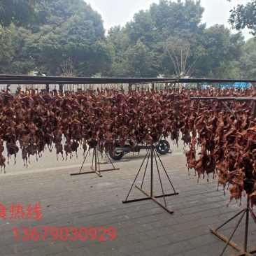 烟熏鹌鹑，手工腌制。