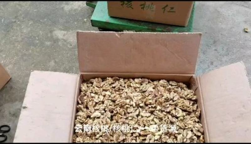 云南核浅色桃仁，榨油核桃仁，手工剥壳，人工挑选。