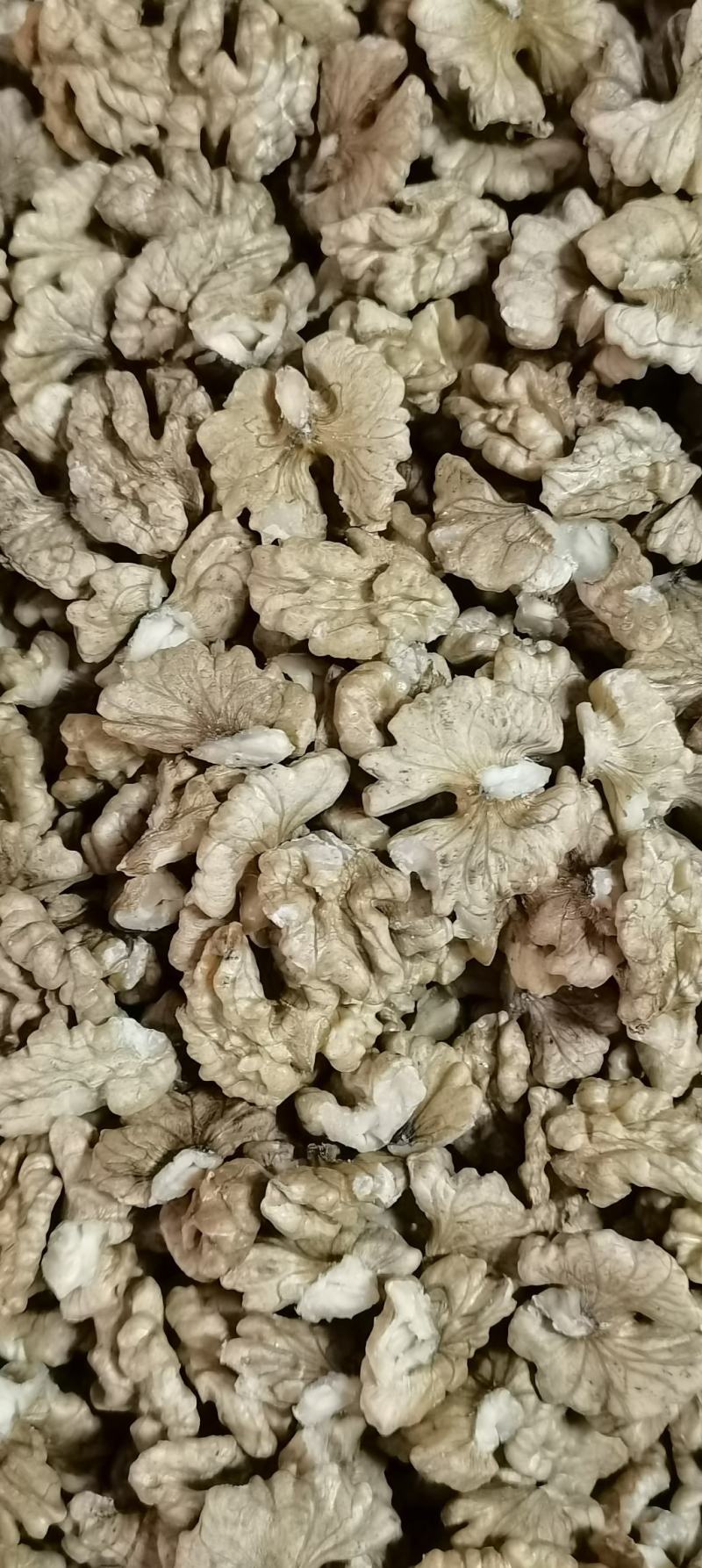 云南核浅色桃仁，榨油核桃仁，手工剥壳，人工挑选。