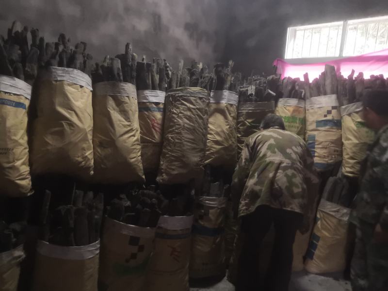 炭，明炭，白炭，耳树炭，烤火炭，栎木白炭，菊花炭，青杠炭