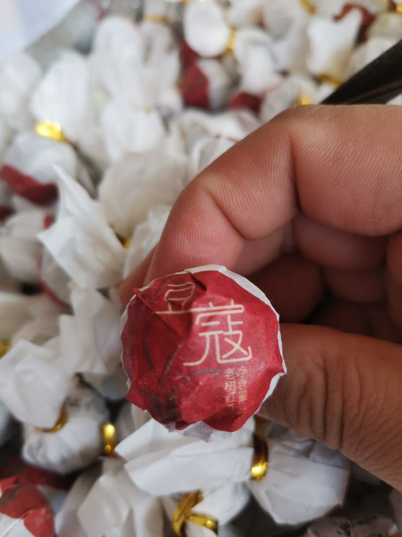 红茶茶普洱茶滇红蜜香老树茶龙珠